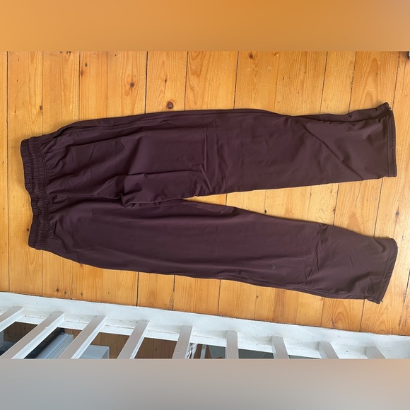 Lululemon greatest stride pants, size 6 - Picture 4 of 7